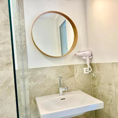 Modern With Garden Near Scs דירה וינר ניודורף